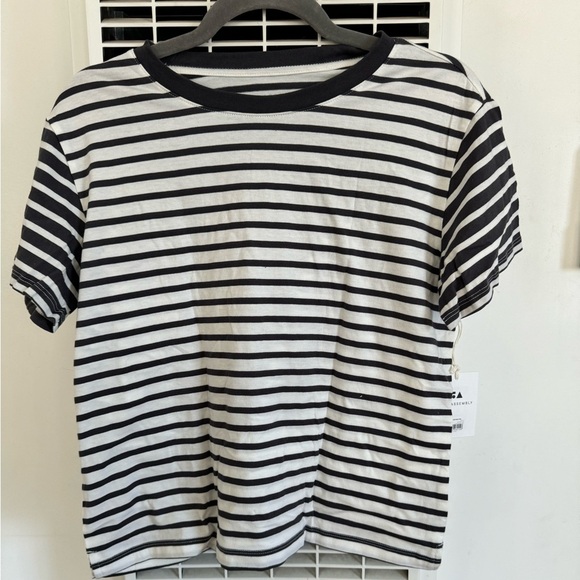 NWT Free Assembly Trendy Box-Cut Tee - Picture 1 of 4